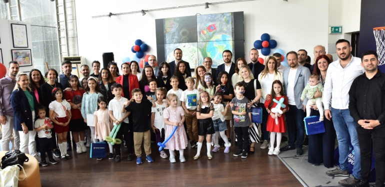kucuk-ressamlardan-buyuk-eserler-uzay-hayallerim-resim-yarismasi-odul-toreni-LPKZ9OvL.jpeg