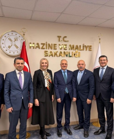 tsb-yonetimi-hazine-ve-maliye-bakan-yardimcisi-osman-celik-ile-sigorta-sektorunun-gelecegini-degerlendirdi-YfUZ2Ixp.jpg