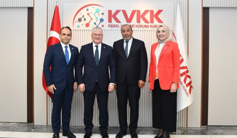 tsb-ile-kvkk-arasinda-veri-guvenligi-ve-is-birligi-gundemi-dL8EF9Tp.jpg